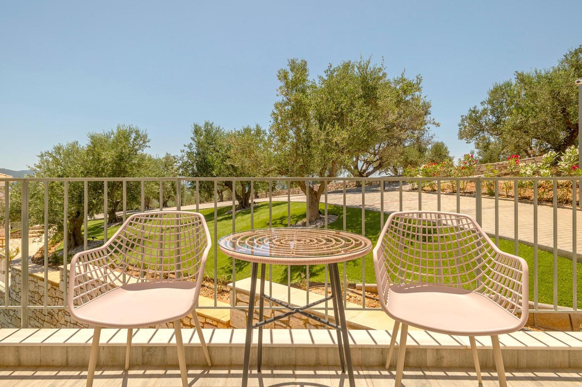Alma Hills Gialova Apartment Exterior photo