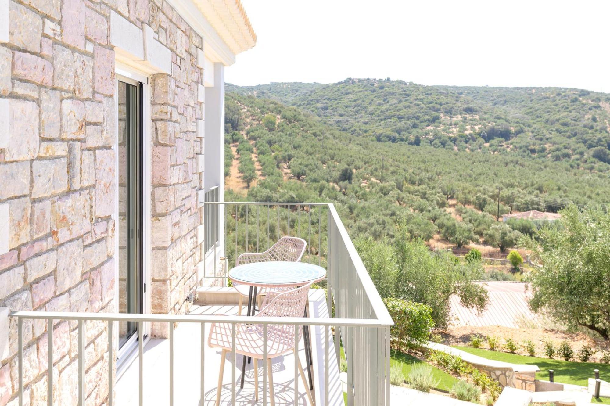 Alma Hills Gialova Apartment Exterior photo